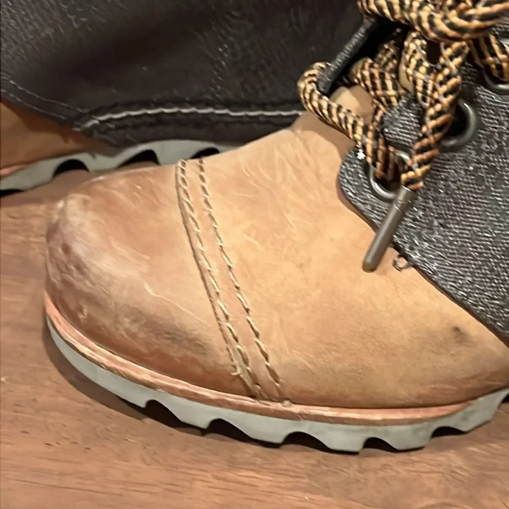 Sorel 1964 wedge snake print tan/gray hiking boots size 6